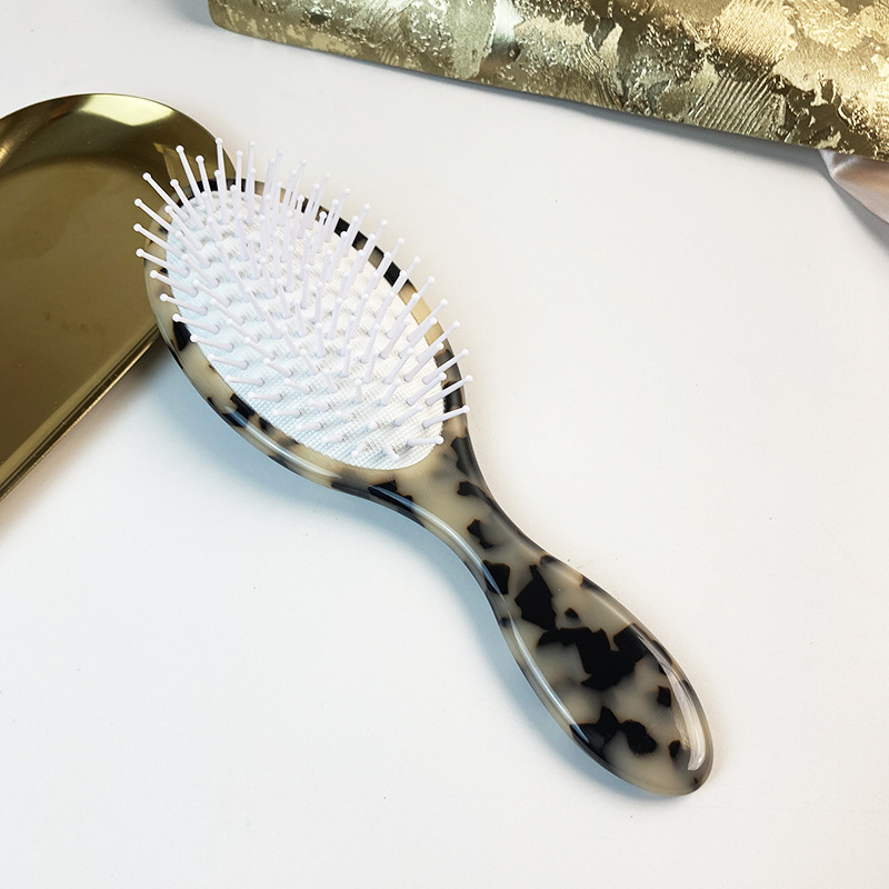 Rice tortoiseshell white teeth round