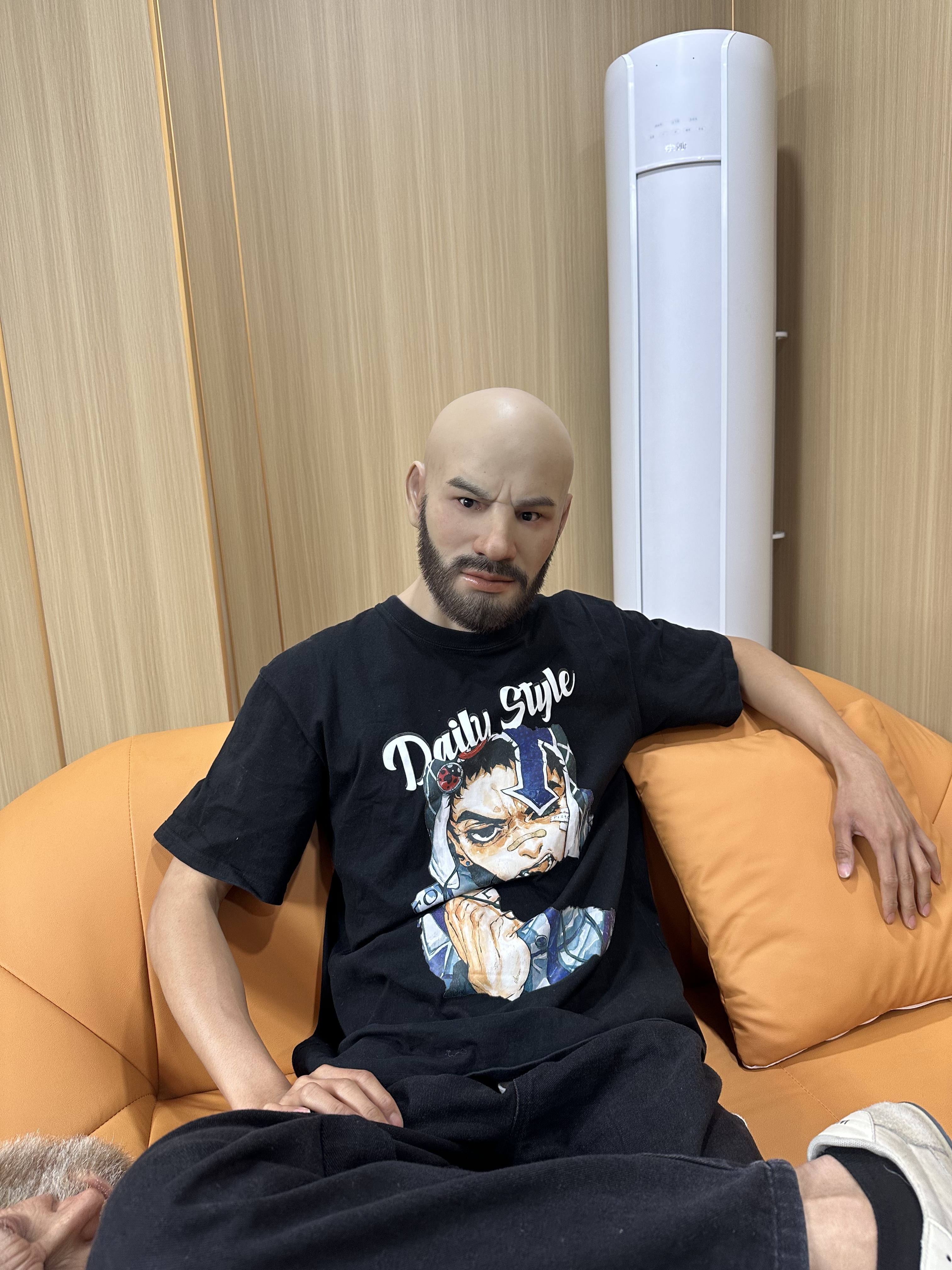 avec barbe, sans cheveux-beige