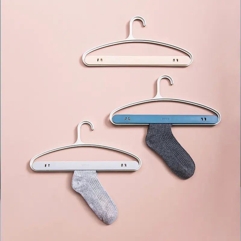 LEEKING Factory wholesale high quality hot sale anti-skid plastic hanger for clothes