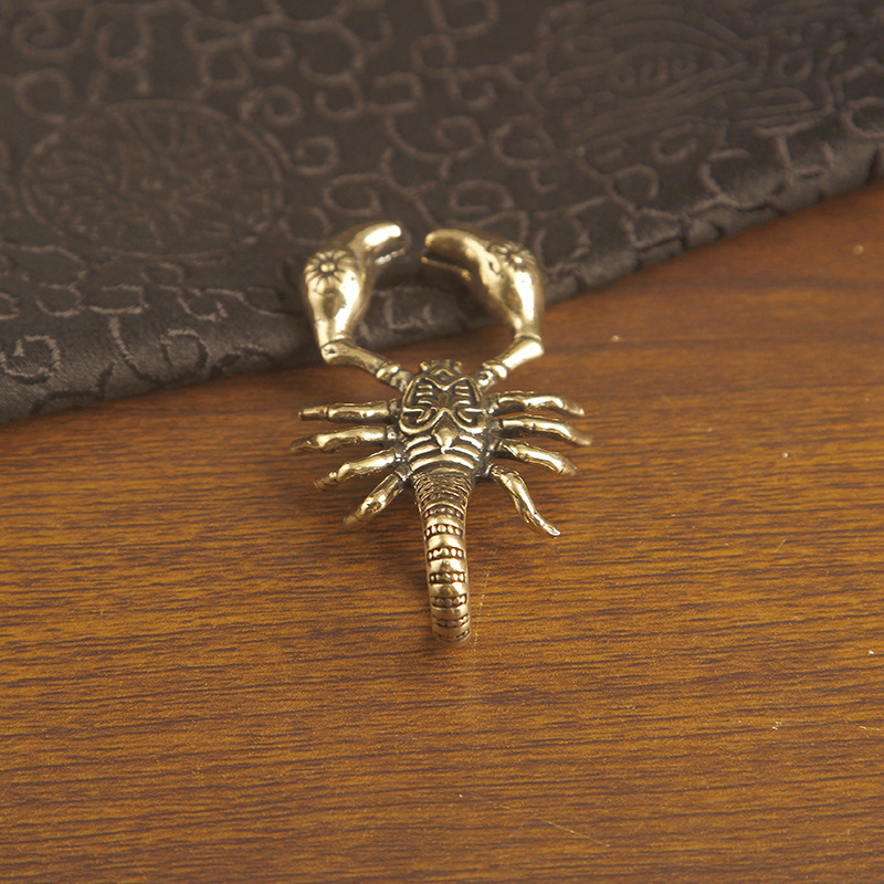 pendentif scorpion coloré