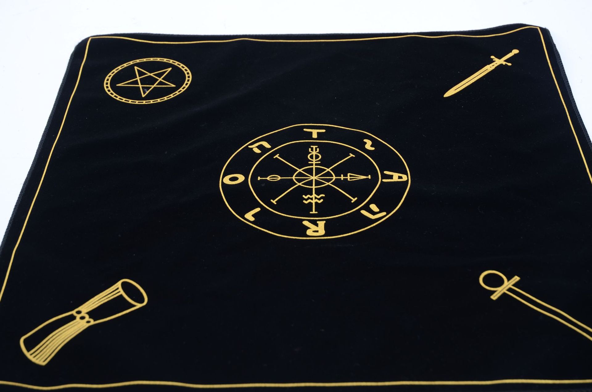 Black-Tarot card ceremony