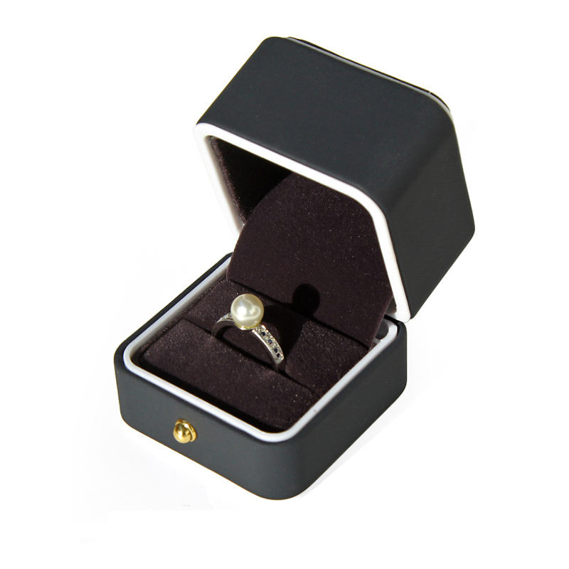 แหวนสีฟ้า