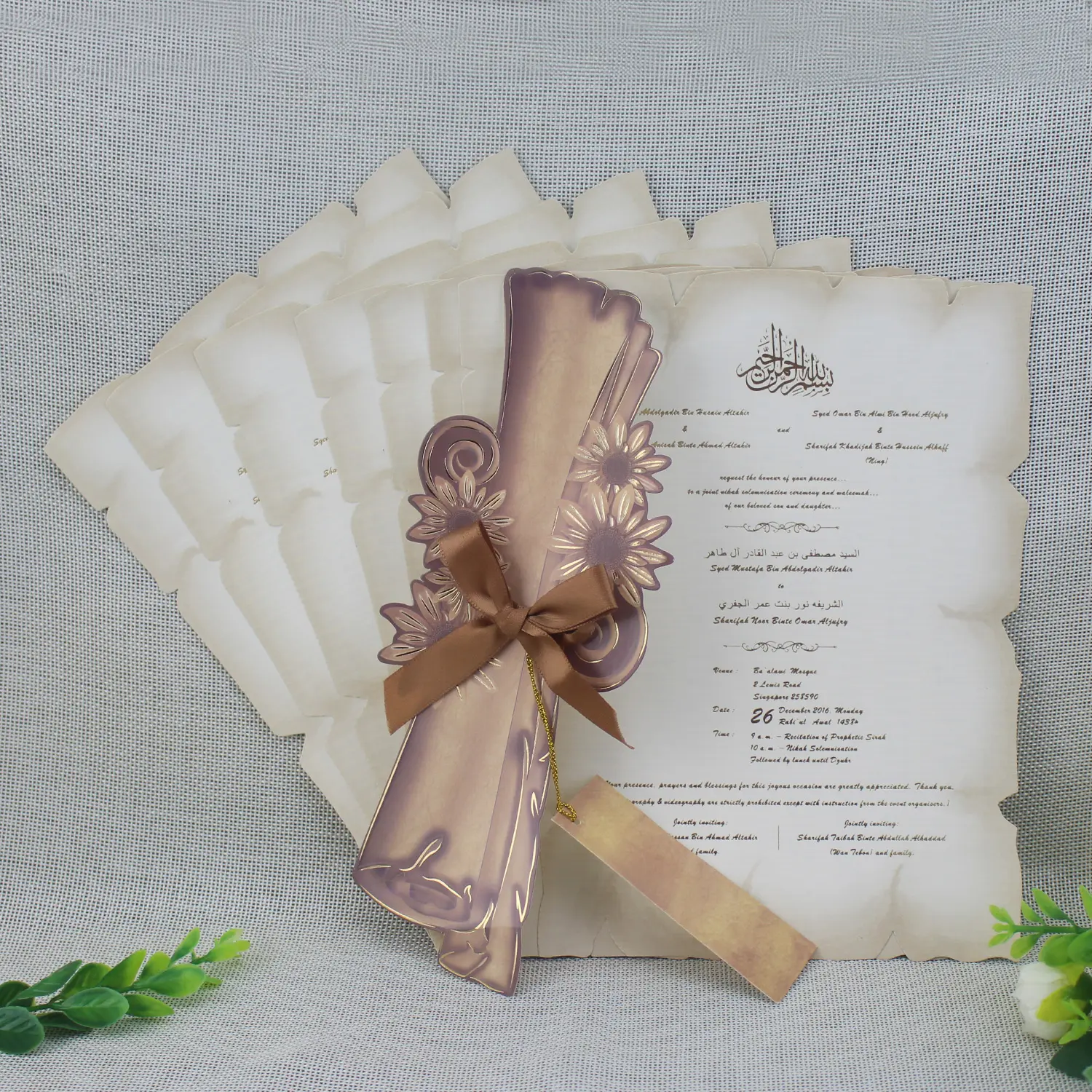 Elegante Fazer Embossing Convites de Casamento De Rolagem Com Fita