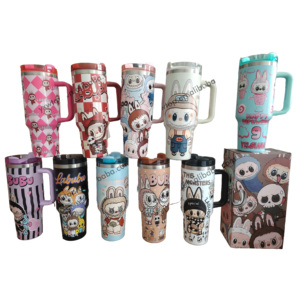 Stokta karikatür canavar Labubu bardaklar özelleştirilmiş lazer logo 40oz Tumbler kolu ve saman lüks bardak ile hediyeler kutusu - Product Image 2