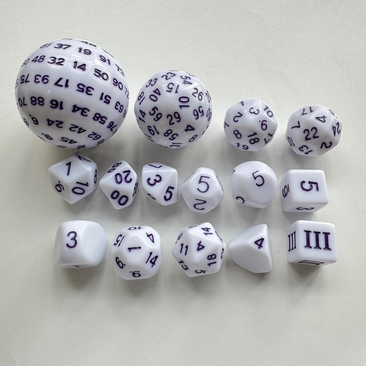 Set of 15 white dots with purple oil