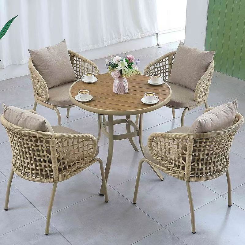 4 chaises oreilles diamètre 105 Sun Technology Table ronde en bois