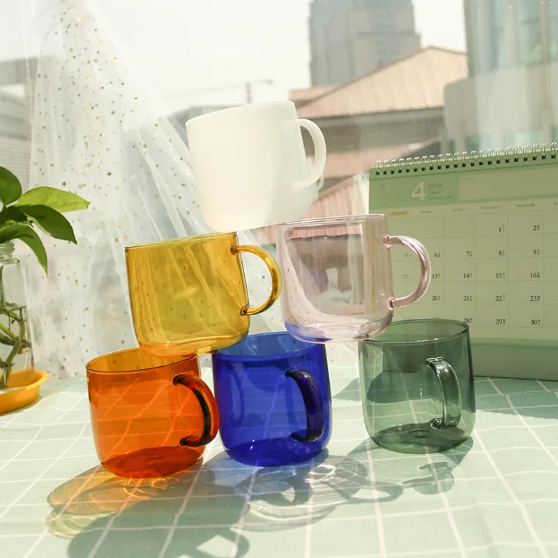 Personalizado de alta calidad de borosilicato de color claro para beber café taza de vidrio de color tazas