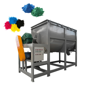 Üç malzemenin karıştırılması. Gübreler ve plastik geri dönüşüm için otomatik paslanmaz çelik besleme ve karıştırma cihazı