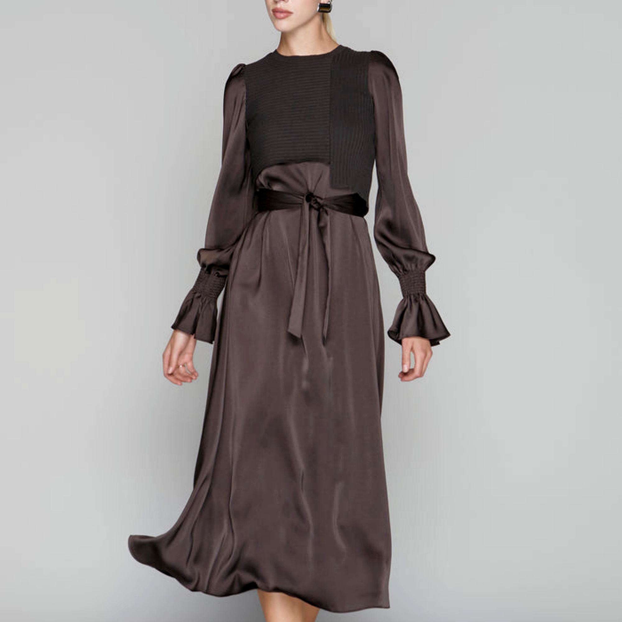 สีน้ำตาลอมเขียว