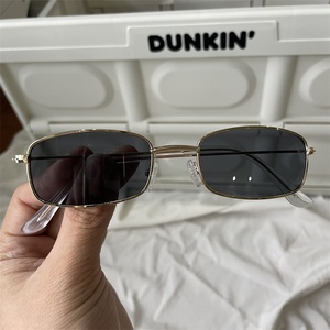 Kính râm Mắt mèo của phụ nữ cơ bản màu đen lớn nhỏ Khung kính chống nắng UV400 giảm béo - Product Image 6