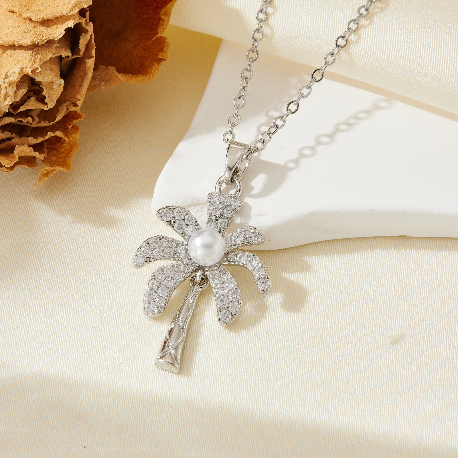 Silver coconut tree diamond inlaid necklace t017
