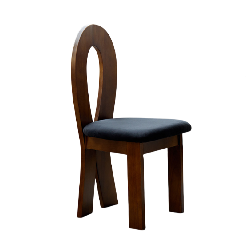 Silla sirena de terciopelo negro con estructura de nogal