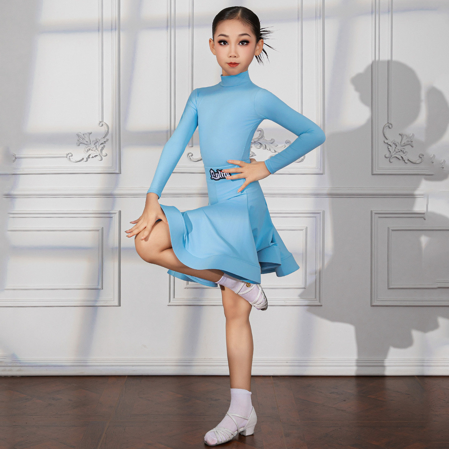 Long-sleeved quiet blue-naked feeling skin-friendly