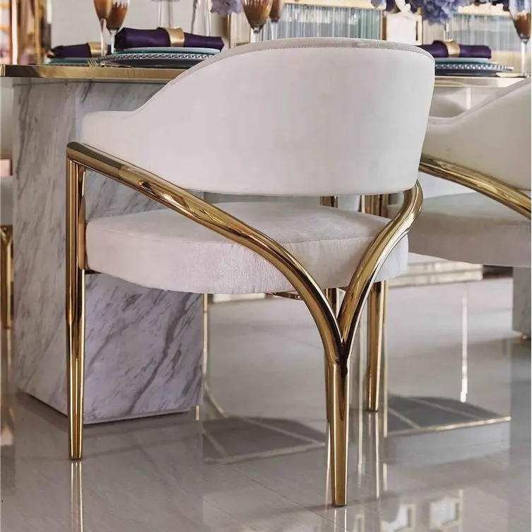 Sedia da pranzo dal design moderno seduta imbottita in velluto con gambe in acciaio inossidabile dorato e poltrona posteriore