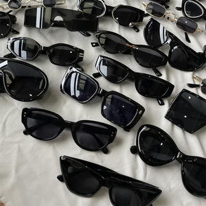 Kính râm Mắt mèo của phụ nữ cơ bản màu đen lớn nhỏ Khung kính chống nắng UV400 giảm béo - Product Image 2