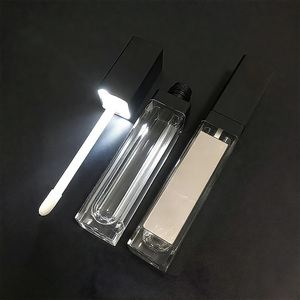 Bán buôn tùy chỉnh màu hồng đen rỗng rõ ràng Quảng trường <span class=keywords><strong>Lip</strong></span> <span class=keywords><strong>Gloss</strong></span> Ống <span class=keywords><strong>Lip</strong></span> <span class=keywords><strong>Gloss</strong></span> ống với ánh sáng LED và gương <span class=keywords><strong>Lip</strong></span> <span class=keywords><strong>Gloss</strong></span> Ống - Product Image 2