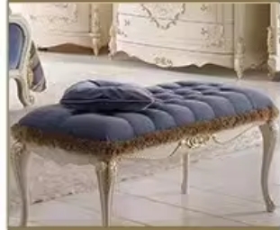 Sgabello per il letto