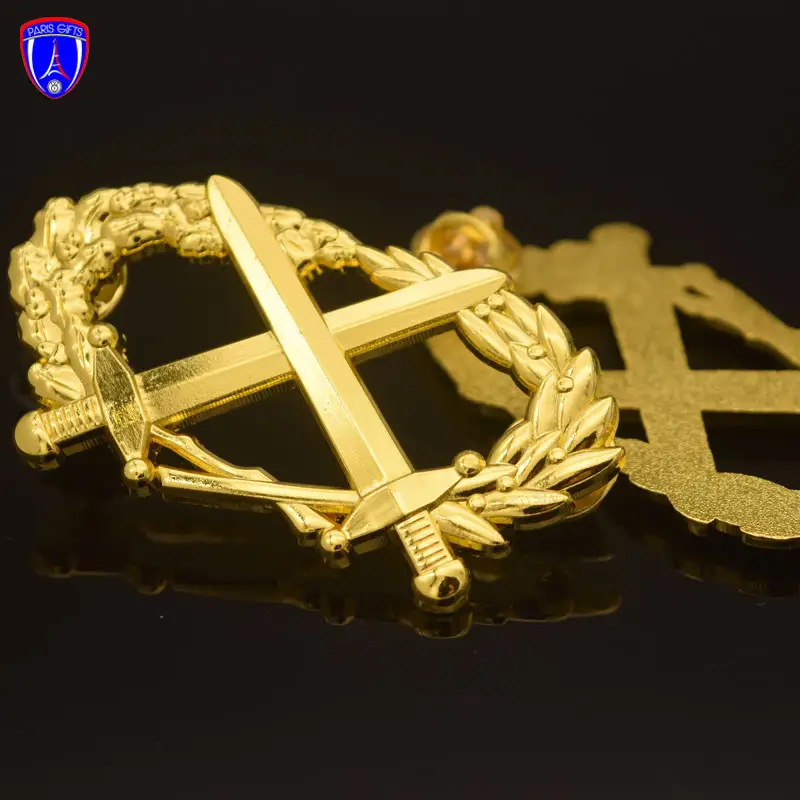 3D ayar altın sivri kılıç pin amblem emaye rozeti ile düşük fiyat futbol kulübü haşhaş emaye Pin rozeti