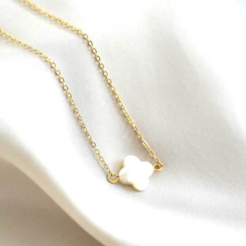 Inspire Perhiasan Lucky Four Leaf Pearl Clover Kalung Shell Bunga Kalung Fashion Wanita Perhiasan Grosir dan Custom