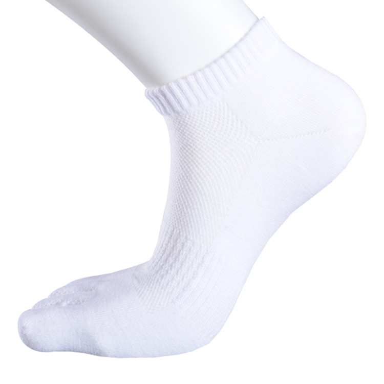 Chaussettes bateau cinq doigts homme, blanc cassé.