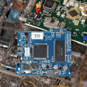 ผู้ผลิตแผ่นวงจร PCBA วัสดุฐานผลิตมาส์กบัดกรีสีเขียวแผงวงจร PCB อิเล็กทรอนิกส์แบบกำหนดเองการผลิตใน Fr-4 - Product Image 3