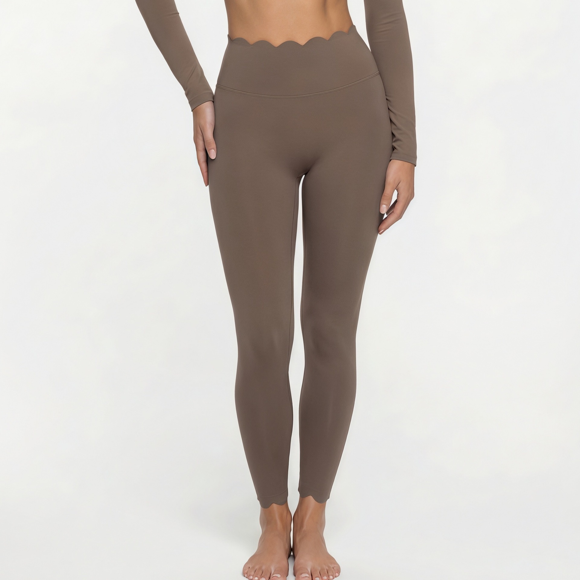 Leggings color trufa (con diseño de concha)