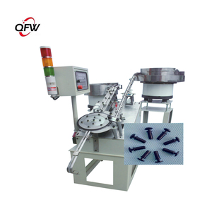 Die voll automatische Nylonschnallen-Montage maschine der QFW Assembly Factory ist nicht standard mäßig mit SPS und Getriebe 1 Jahr Garantie - Product Image 1