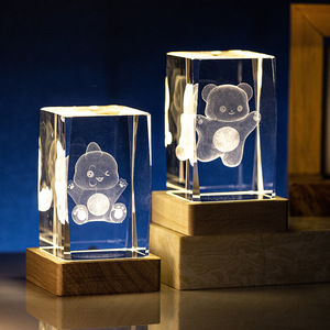 MH-TF0256 2024 mới ánh sáng ban đêm laser mặt trăng khối pha lê khối chặn giấy với ánh sáng bằng gỗ cơ sở - Product Image 1