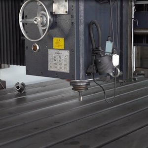 Fresadora CNC de 3 ejes de alta precisión serie X6025 para procesamiento de perfiles mentales - Product Image 1