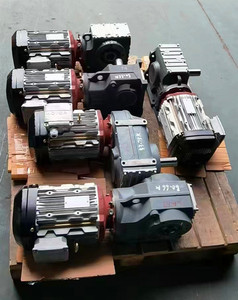特里R系列机械和农业用铸铁斜齿轮电机蜗轮减速器产品