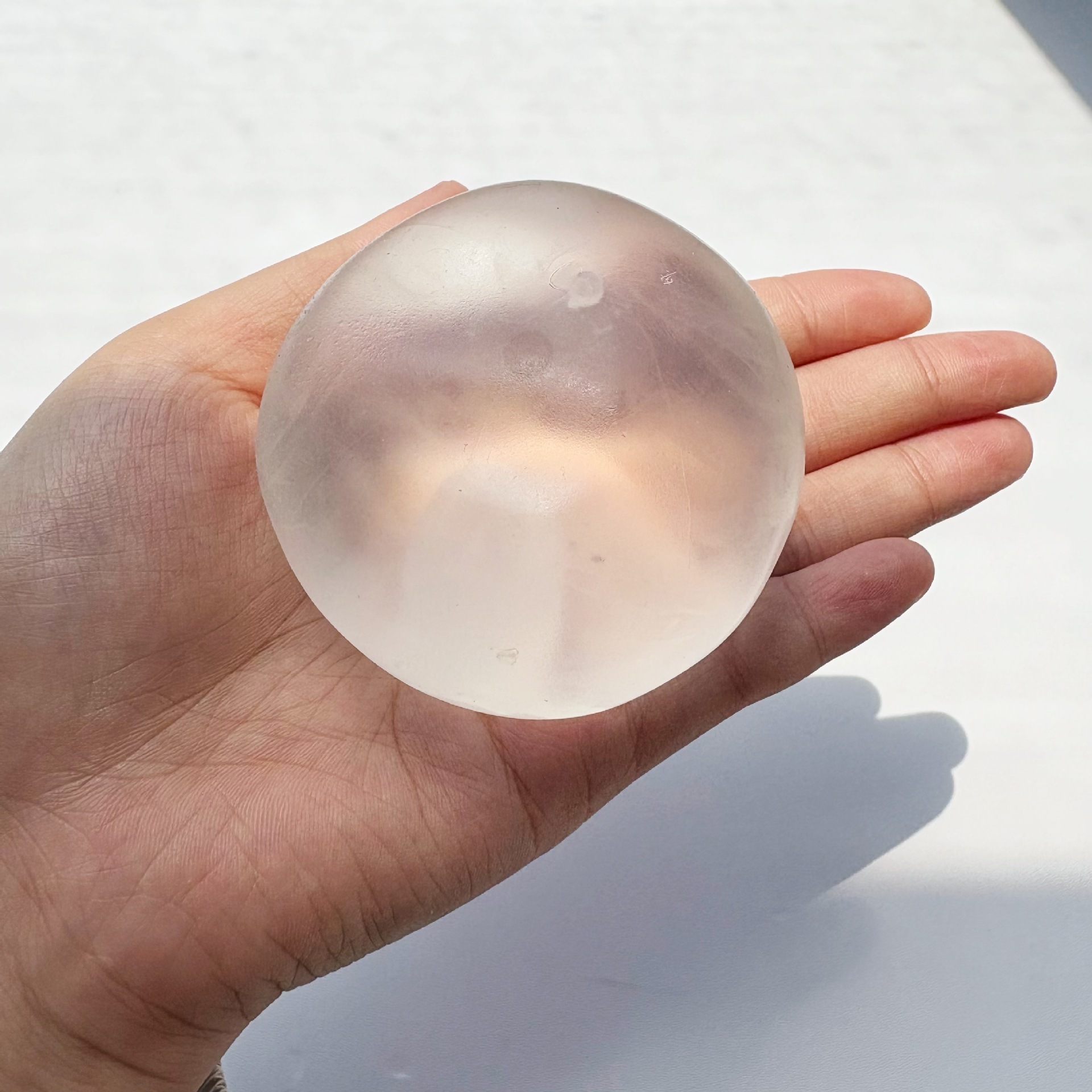 Boule faite à la main de gelée de pétrole blanche de 6 cm