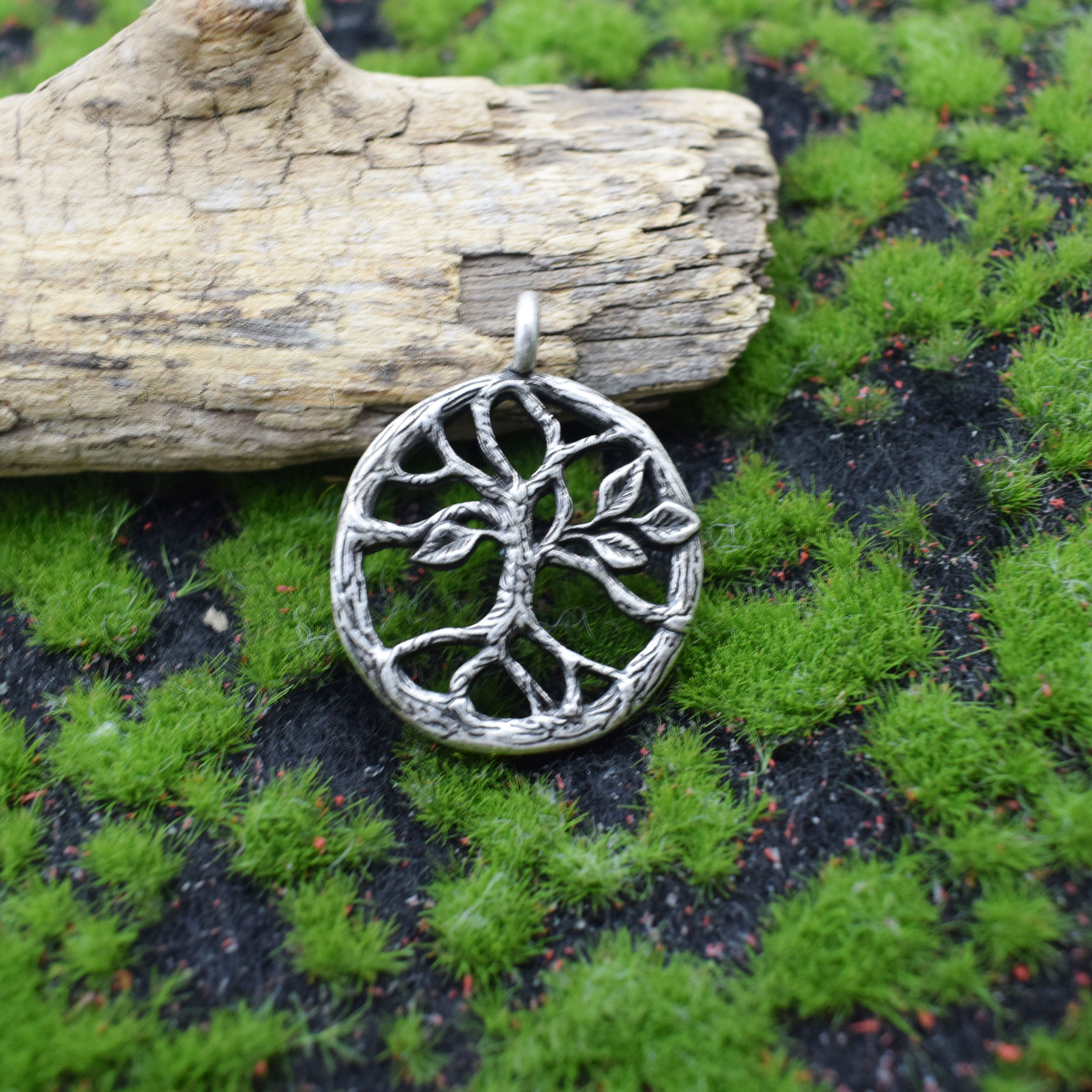 Pendentif arbre ajouré