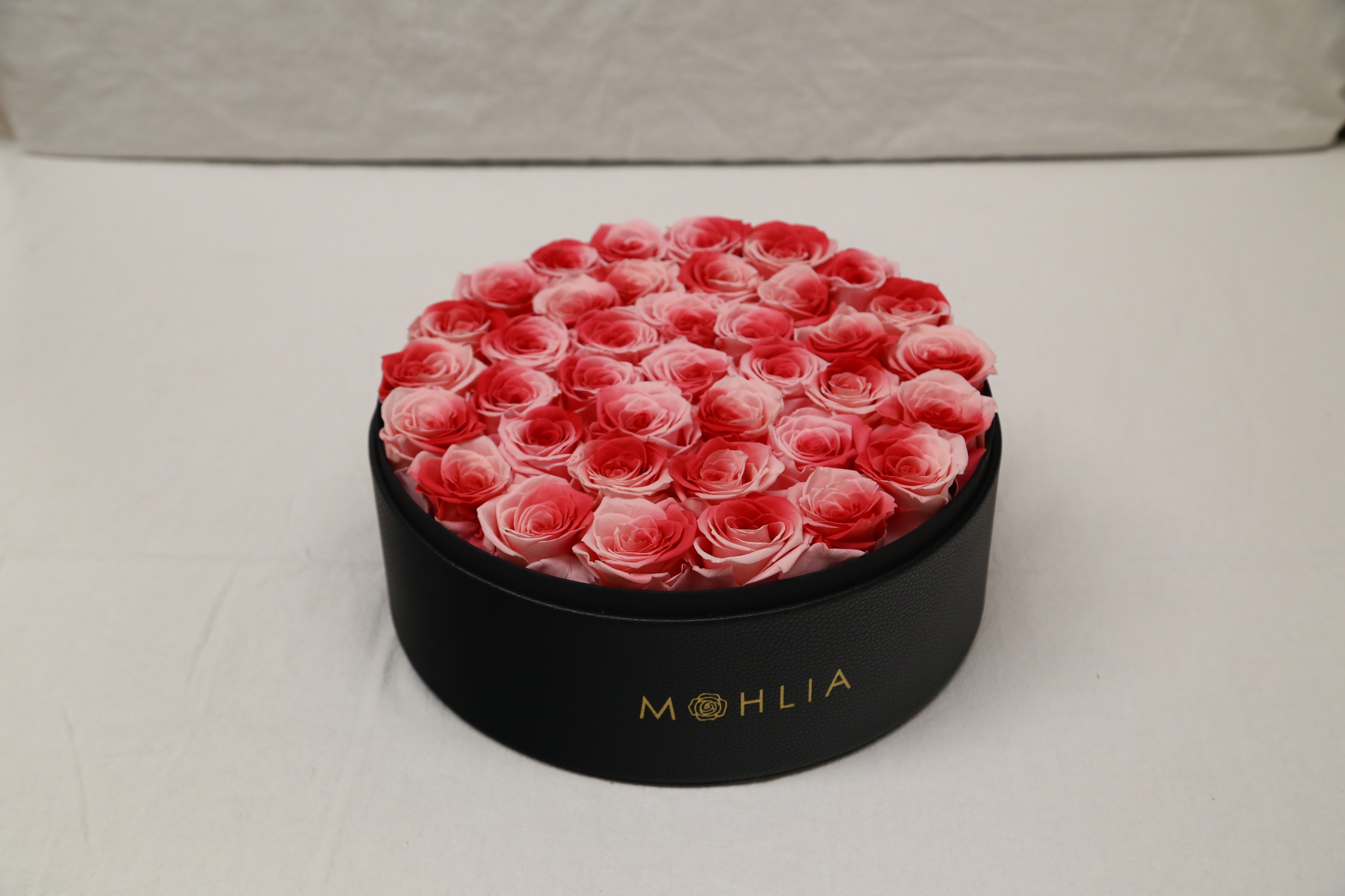gradiant pink 35 roses in leather box