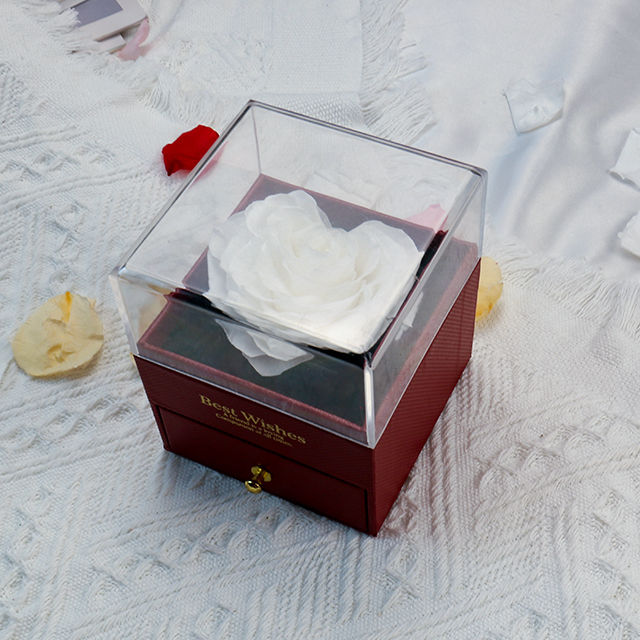 rose en forme de coeur blanc
