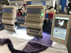 Volle Hoch geschwindigkeit steile WONYO Programmier bare computer gesteuerte 2-Kopf-Stickmaschine mit 9 Farben