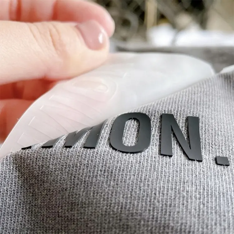 Guangzhou YOUJIA fabrika özel giysi aksesuarları toptan ütüyle yapışan Logo yüksek kaliteli ısı iletim etiketleri giyim için