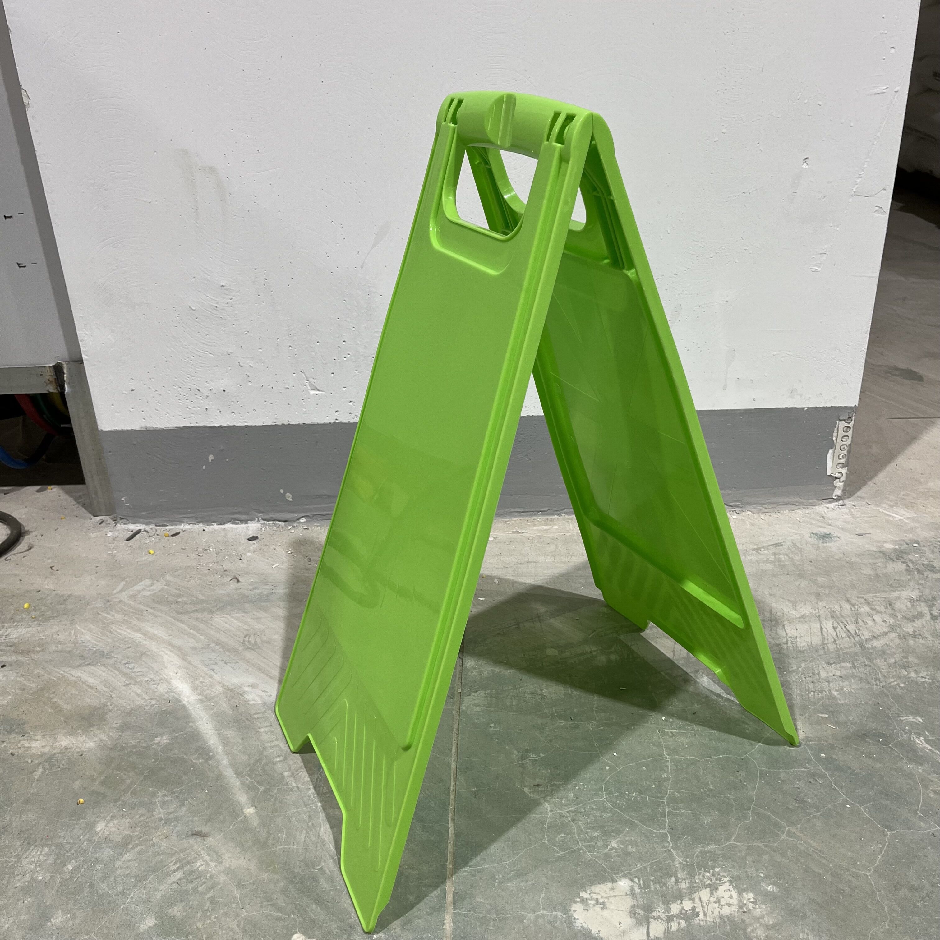 Customized Green Portable Plasticade Folding A-Frame Slippery Wet Floor Sign Folding Safety Sign