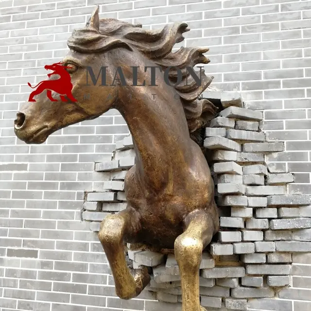 Lebensgroße polierte Kletterwand Big Horse Garden Skulptur Dekoration