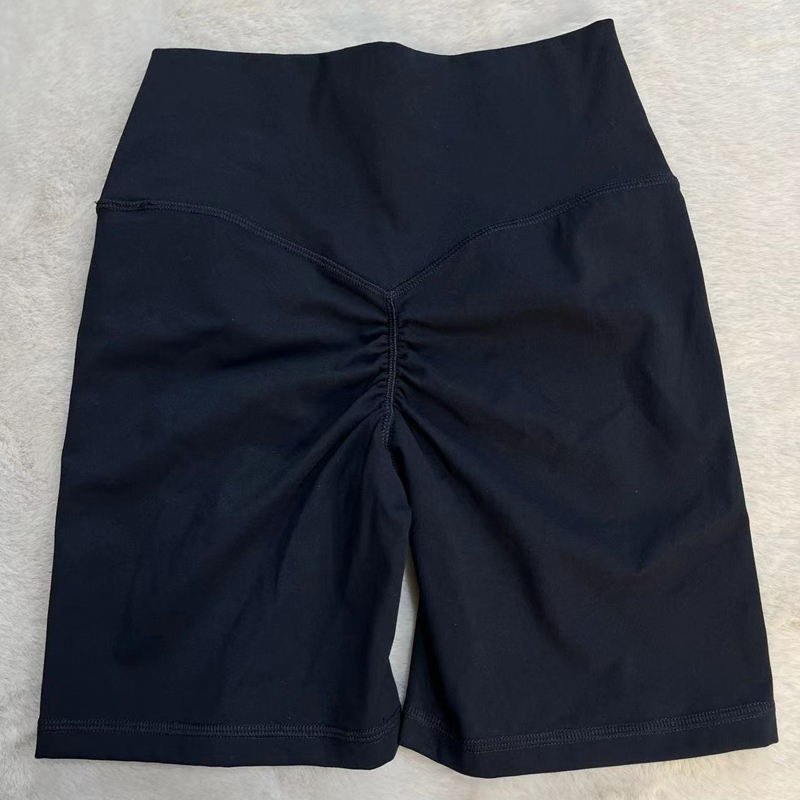 กางเกงขาสั้นสีดำ