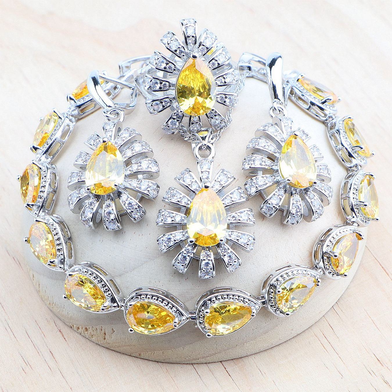 สีเหลือง