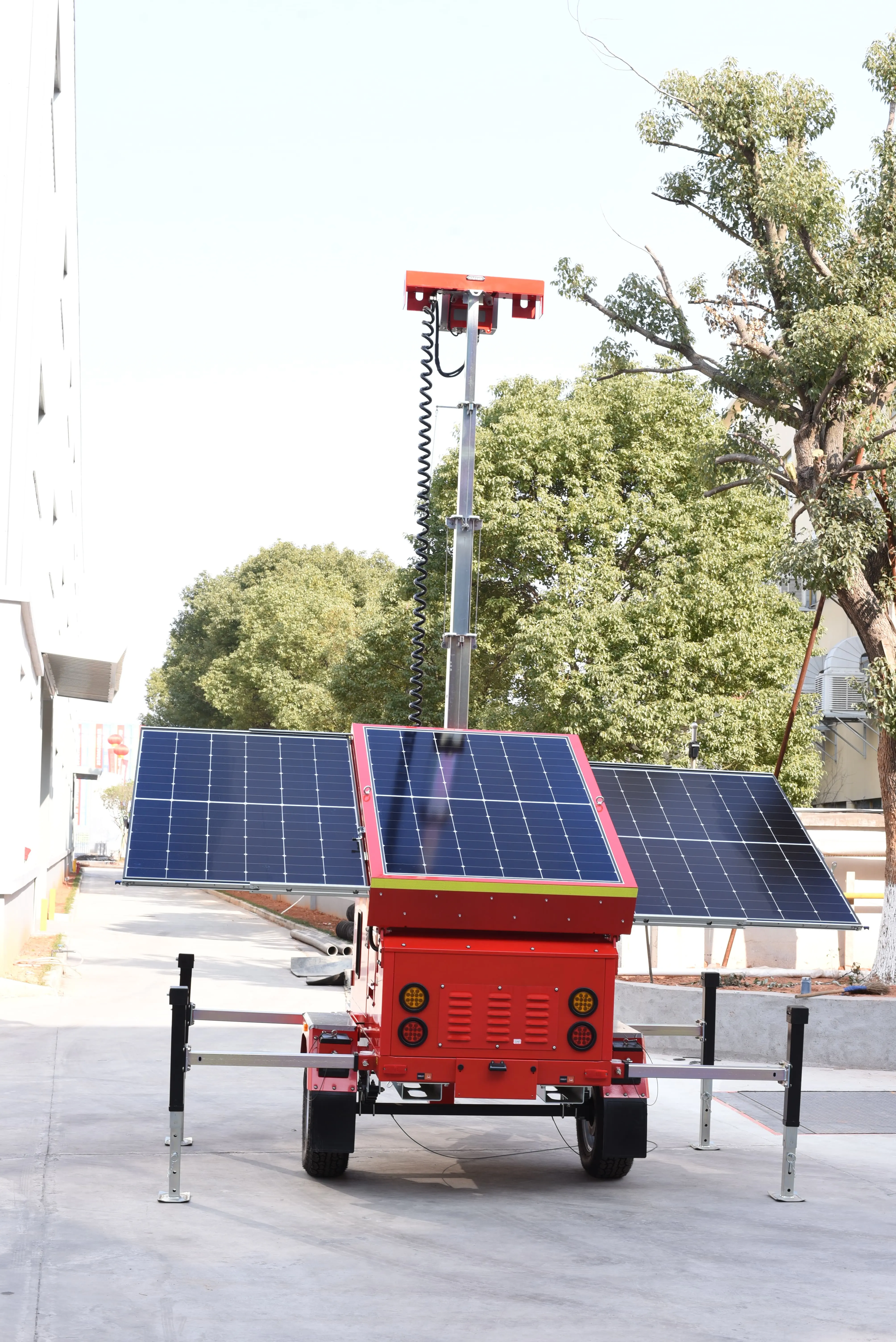 BIGLUX मोबाइल सीसीटीवी टावर फोन से कनेक्ट होता है मोबाइल सौर ऊर्जा चालित निगरानी इकाइयां कैमरा ट्रेलर घुड़सवार निगरानी प्रणाली।