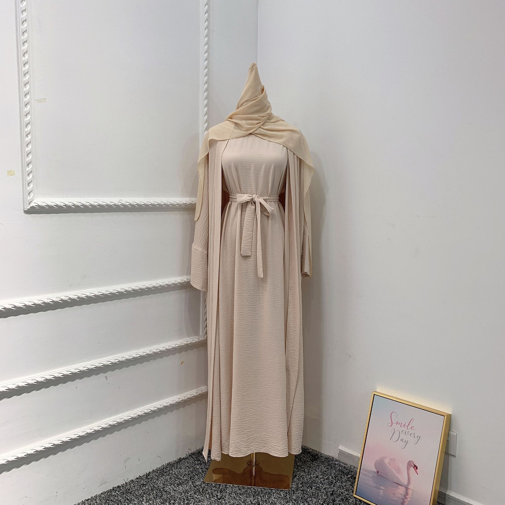 Beige + con sciarpa