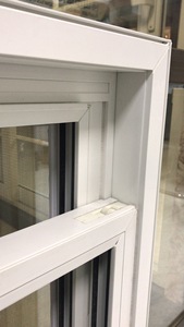 Ventana de un solo colgado de PVC americano con marco de plástico a prueba de viento de apertura vertical para edificio de apartamentos