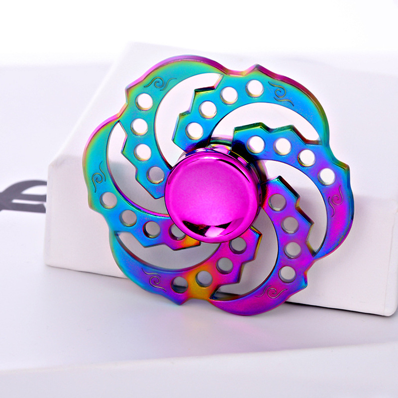 Juego de cajas de hierro Asuma, llenas de color.
