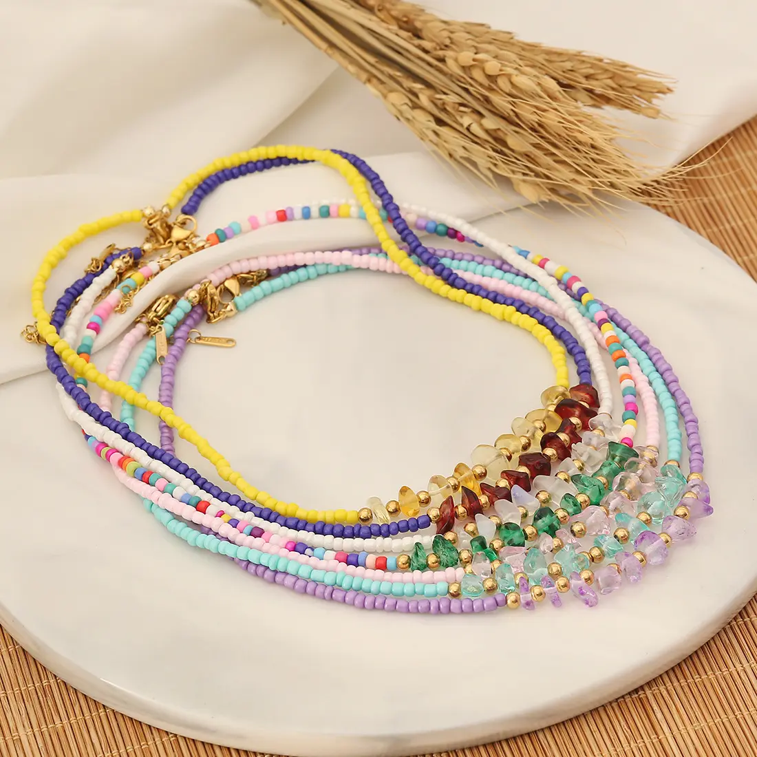 2023 Nueva joyería hecha a mano de moda Bohemia cuentas de arroz coloridas collar de cuentas de semillas de piedra triturada de cristal Irregular