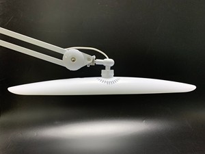 带夹子摆臂的办公室发光二极管台灯带夹子安装可调摆臂5700 500K桌面亮度阅读灯