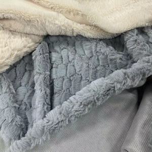 100Polyester Thỏ Giả Lông Thú Vải Bàn Chải Hoa Mềm Mại Trắng PV Vải Cho Áo Khoác Mùa Đông, Đồ Chơi Và Chăn - Product Image 2