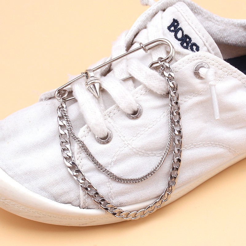 Broche en perles en forme de larme avec chaîne à griffes et diamants