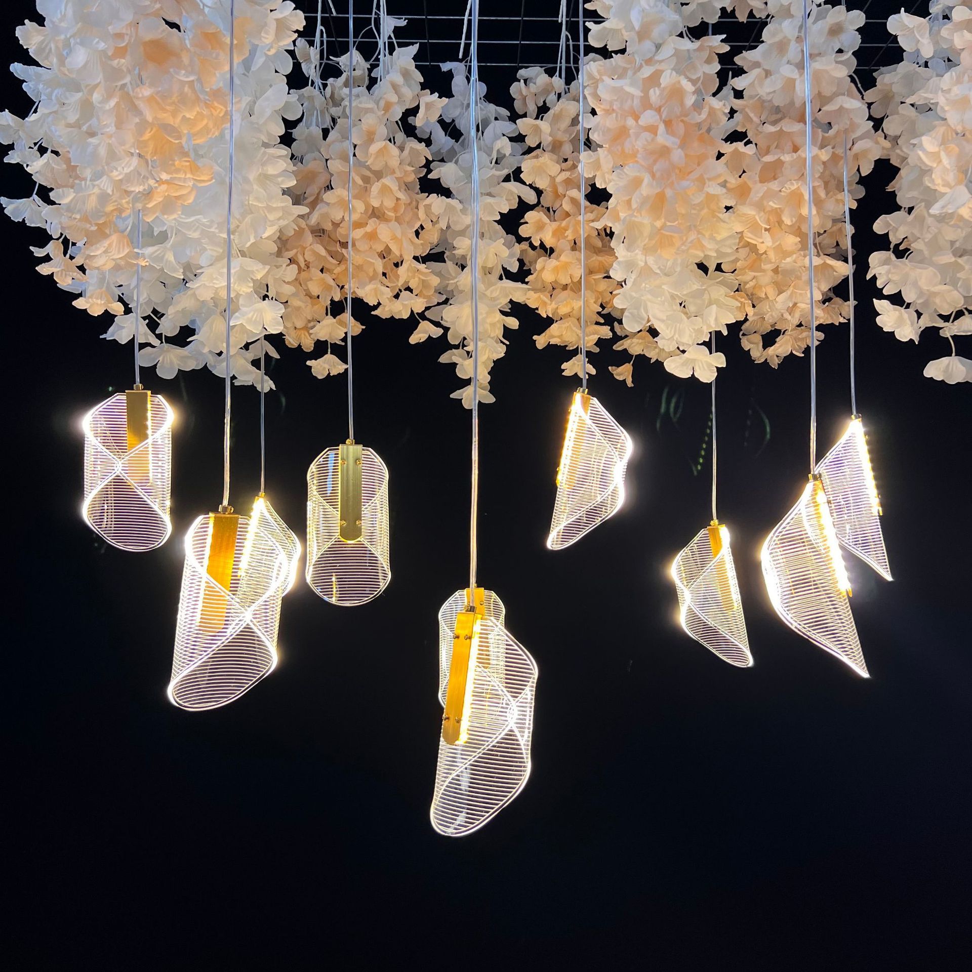 10 acrylic coincident chandelier/winding golden warm light