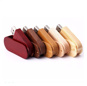 定制4Gb <span class=keywords><strong>USB</strong></span> 2.0闪存驱动器木制吊坠，带免费标志雕刻印刷，适合婚礼喜好个性化木质u盘